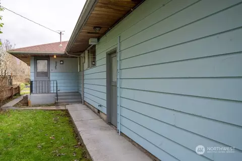 Exterior - 1712 Rainier Ave, Everett, WA 98201 photo 3 of 6