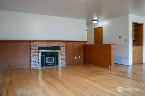 Living - 1712 Rainier Ave, Everett, WA 98201 photo 1 of 1