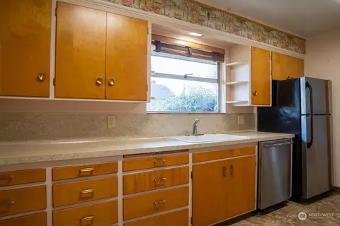 Kitchen - 1712 Rainier Ave, Everett, WA 98201 photo 1 of 3