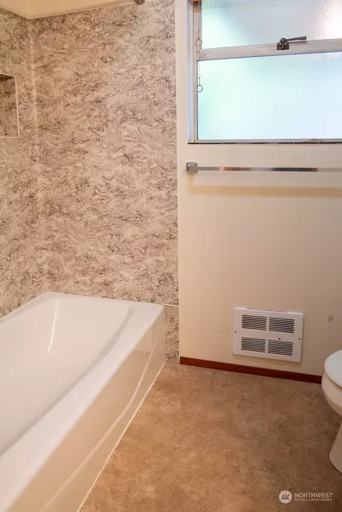 Bath - 1712 Rainier Ave, Everett, WA 98201 photo 3 of 3