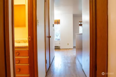 Entry Way - 1712 Rainier Ave, Everett, WA 98201 photo 2 of 2