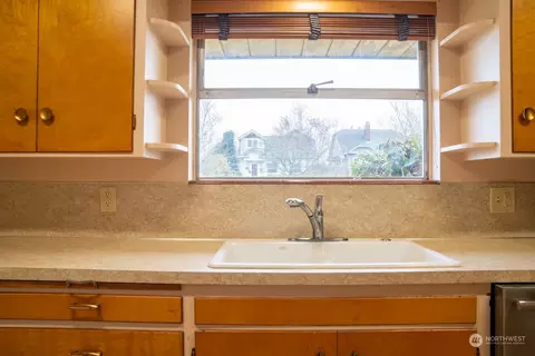 Kitchen - 1712 Rainier Ave, Everett, WA 98201 photo 2 of 3