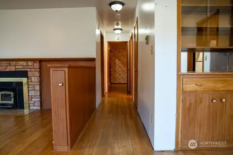 Entry Way - 1712 Rainier Ave, Everett, WA 98201 photo 1 of 2
