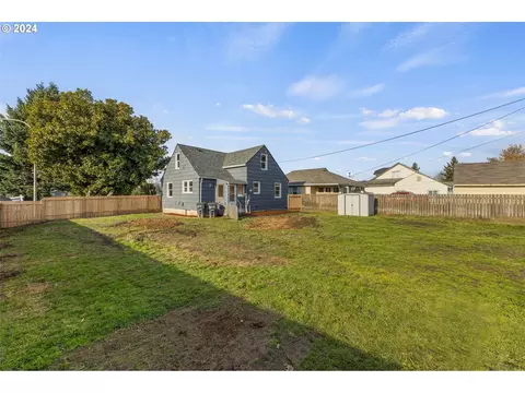Exterior - 302 15th Ave, Longview, WA 98632 photo 5 of 6