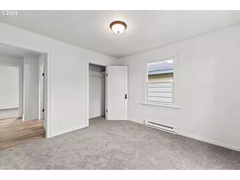 Bedroom - 302 15th Ave, Longview, WA 98632 photo 2 of 2