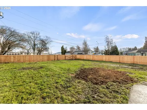 Exterior - 302 15th Ave, Longview, WA 98632 photo 4 of 6