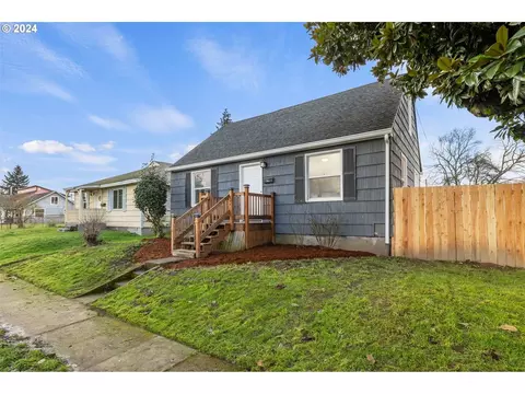 Exterior - 302 15th Ave, Longview, WA 98632 photo 2 of 6