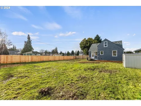 Exterior - 302 15th Ave, Longview, WA 98632 photo 6 of 6