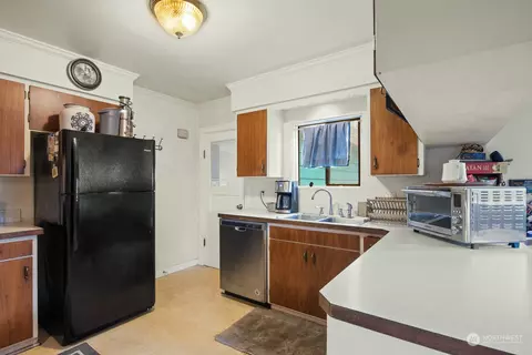 Kitchen - 5709 Putnam Rd, Everson, WA 98247 photo 1 of 3