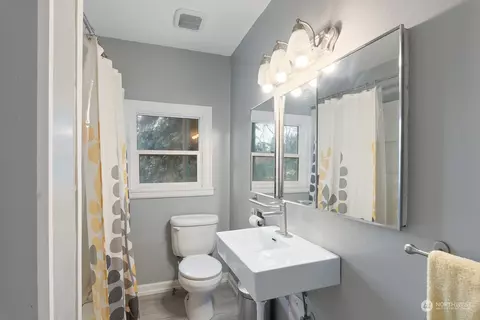 Bath - 5709 Putnam Rd, Everson, WA 98247 photo 1 of 1