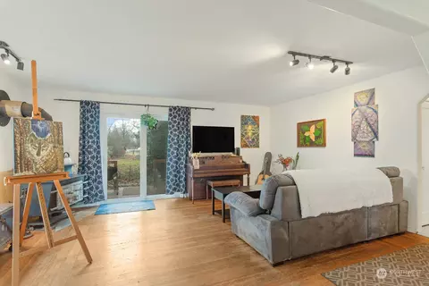 Living - 5709 Putnam Rd, Everson, WA 98247 photo 2 of 3