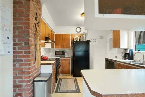 Kitchen - 5709 Putnam Rd, Everson, WA 98247 photo 2 of 3