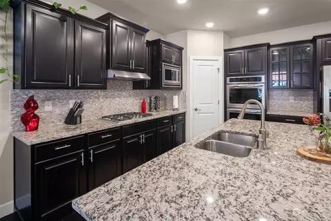 Kitchen - 17315 42nd Ave SE, Bothell, WA 98012 photo 4 of 4