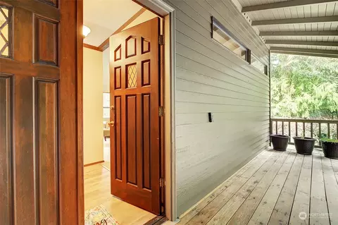 Entry Way - 24127 SE 376th St, Enumclaw, WA 98022 photo 1 of 4
