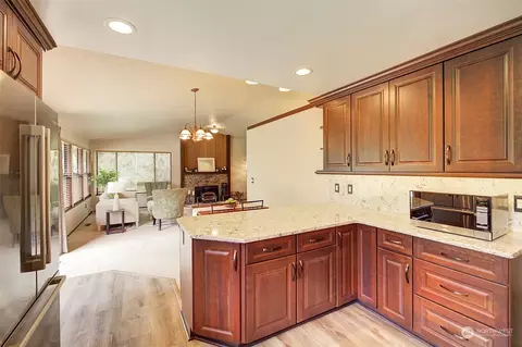 Kitchen - 24127 SE 376th St, Enumclaw, WA 98022 photo 4 of 5