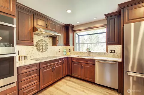 Kitchen - 24127 SE 376th St, Enumclaw, WA 98022 photo 5 of 5