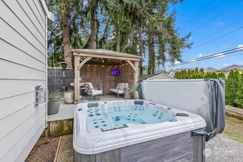 Exterior - 19005 Grannis Rd, Bothell, WA 98012 photo 5 of 10