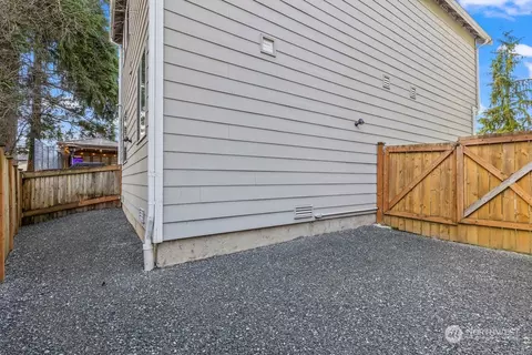 Exterior - 19005 Grannis Rd, Bothell, WA 98012 photo 9 of 10