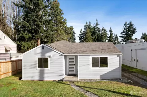 15514 Midvale Ave N, Shoreline, WA 98133