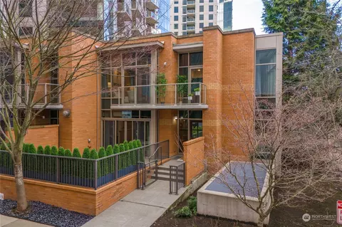10672 NE 9th Pl #TH18, Bellevue, WA 98004