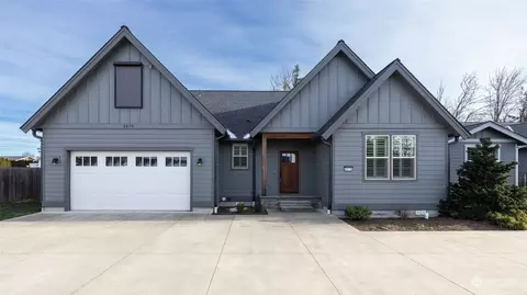 2079 Feather Dr, Lynden, WA 98264