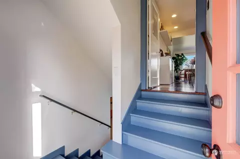 Entry Way - 1020 Colby Ave, Everett, WA 98201 photo 6 of 7