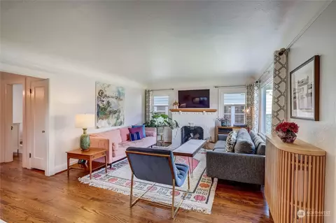 Living - 1020 Colby Ave, Everett, WA 98201 photo 1 of 5
