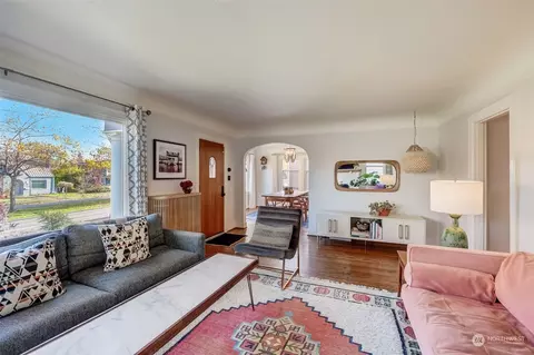 Living - 1020 Colby Ave, Everett, WA 98201 photo 2 of 5