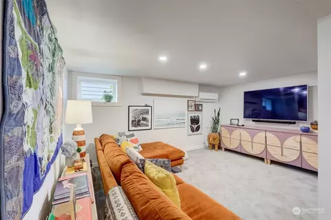 Living - 1020 Colby Ave, Everett, WA 98201 photo 4 of 5