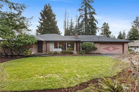 8624 Holly Ln, Edmonds, WA 98026