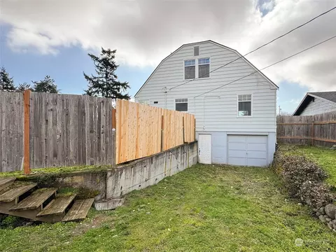 Exterior - 406 W Alder St, Sequim, WA 98382 photo 2 of 8