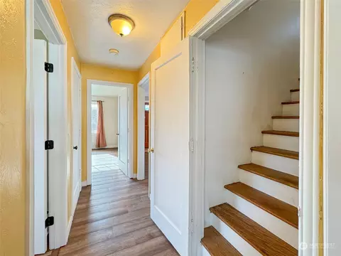 Entry Way - 406 W Alder St, Sequim, WA 98382 photo 2 of 2