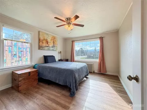 Bedroom - 406 W Alder St, Sequim, WA 98382 photo 2 of 5
