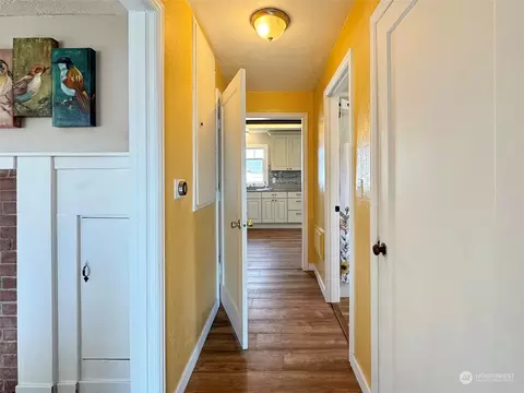 Entry Way - 406 W Alder St, Sequim, WA 98382 photo 1 of 2