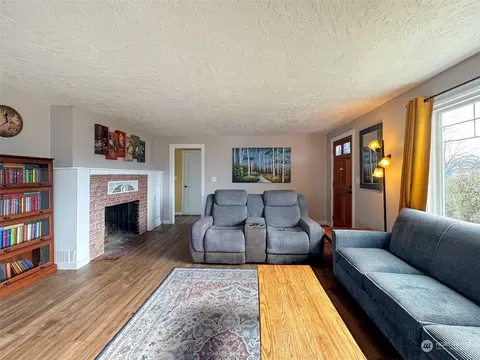 Living - 406 W Alder St, Sequim, WA 98382 photo 2 of 3