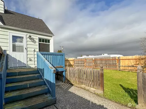 Exterior - 406 W Alder St, Sequim, WA 98382 photo 3 of 8