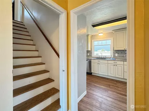 Kitchen - 406 W Alder St, Sequim, WA 98382 photo 6 of 6