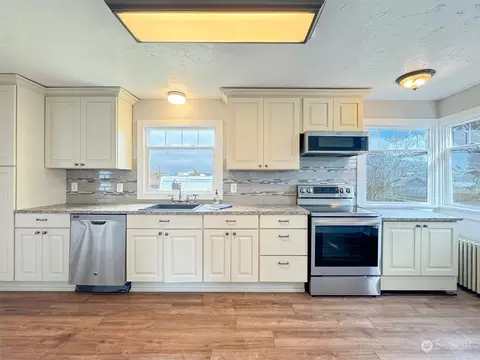 Kitchen - 406 W Alder St, Sequim, WA 98382 photo 5 of 6