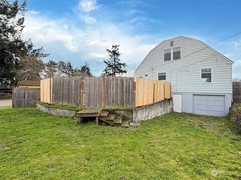 Exterior - 406 W Alder St, Sequim, WA 98382 photo 6 of 8