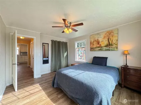 Bedroom - 406 W Alder St, Sequim, WA 98382 photo 3 of 5
