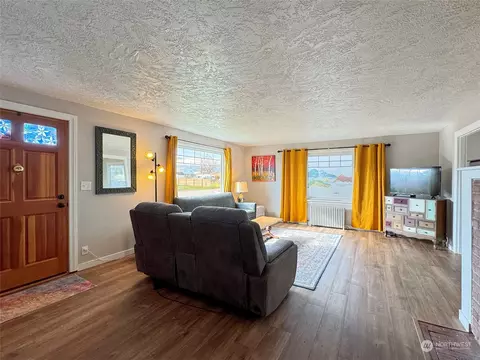 Living - 406 W Alder St, Sequim, WA 98382 photo 3 of 3