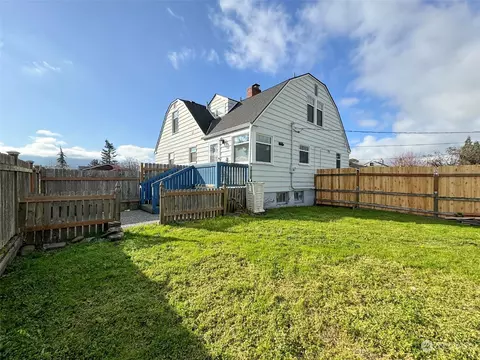 Exterior - 406 W Alder St, Sequim, WA 98382 photo 4 of 8
