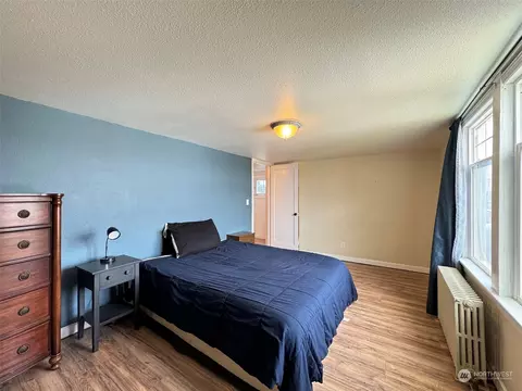 Bedroom - 406 W Alder St, Sequim, WA 98382 photo 4 of 5
