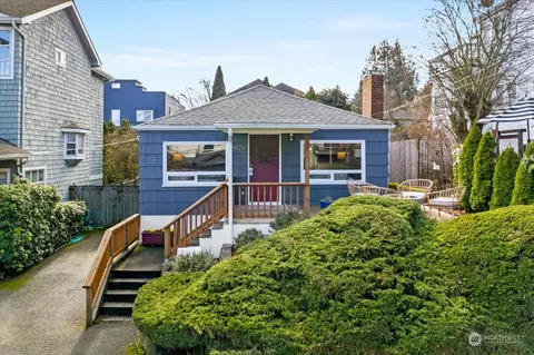 2429 W Boston St, Seattle, WA 98199