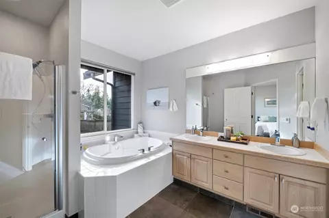 Bath - 2826 202nd St SE, Bothell, WA 98012 photo 1 of 2