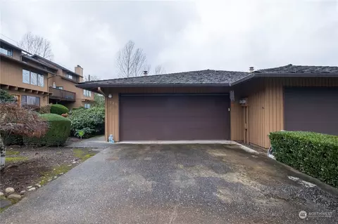 1529 Eagle Ridge Dr S #1, Renton, WA 98055