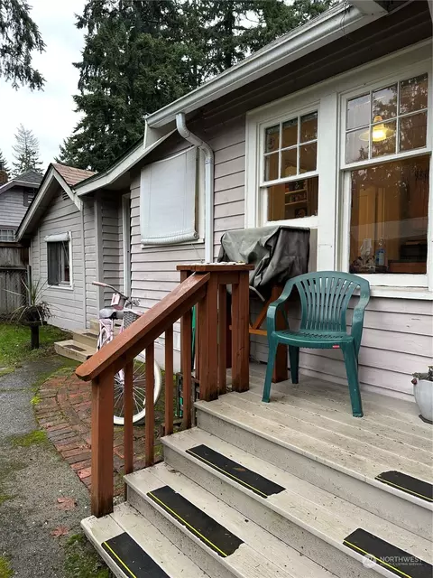 554 N 137th St #A & B, Seattle, WA 98133