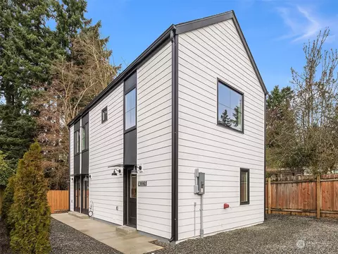 14332 Meridian Ave N #B, Seattle, WA 98133