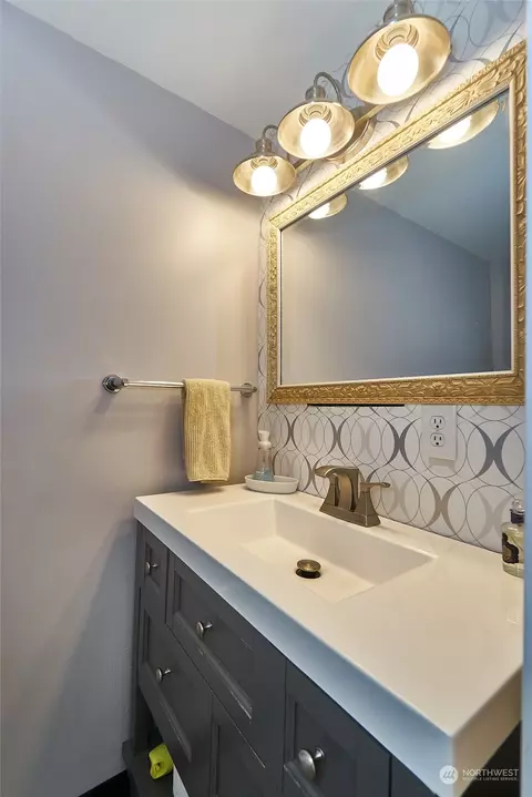 Bath - 27801 SE 403rd St, Enumclaw, WA 98022 photo 2 of 2