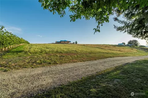 501 Cherry Ln, Wenatchee, WA 98801
